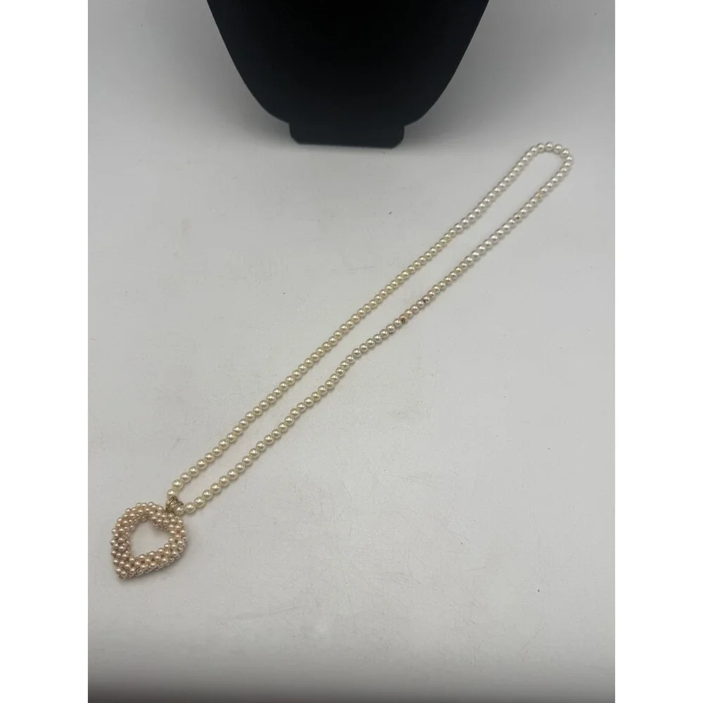 Vintage Faux Pearl Heart Pendant Necklace Cream Beaded Romantic 28 Inch Strand